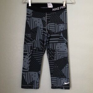 Nike geometric black Gray Capri leggings Women Medium